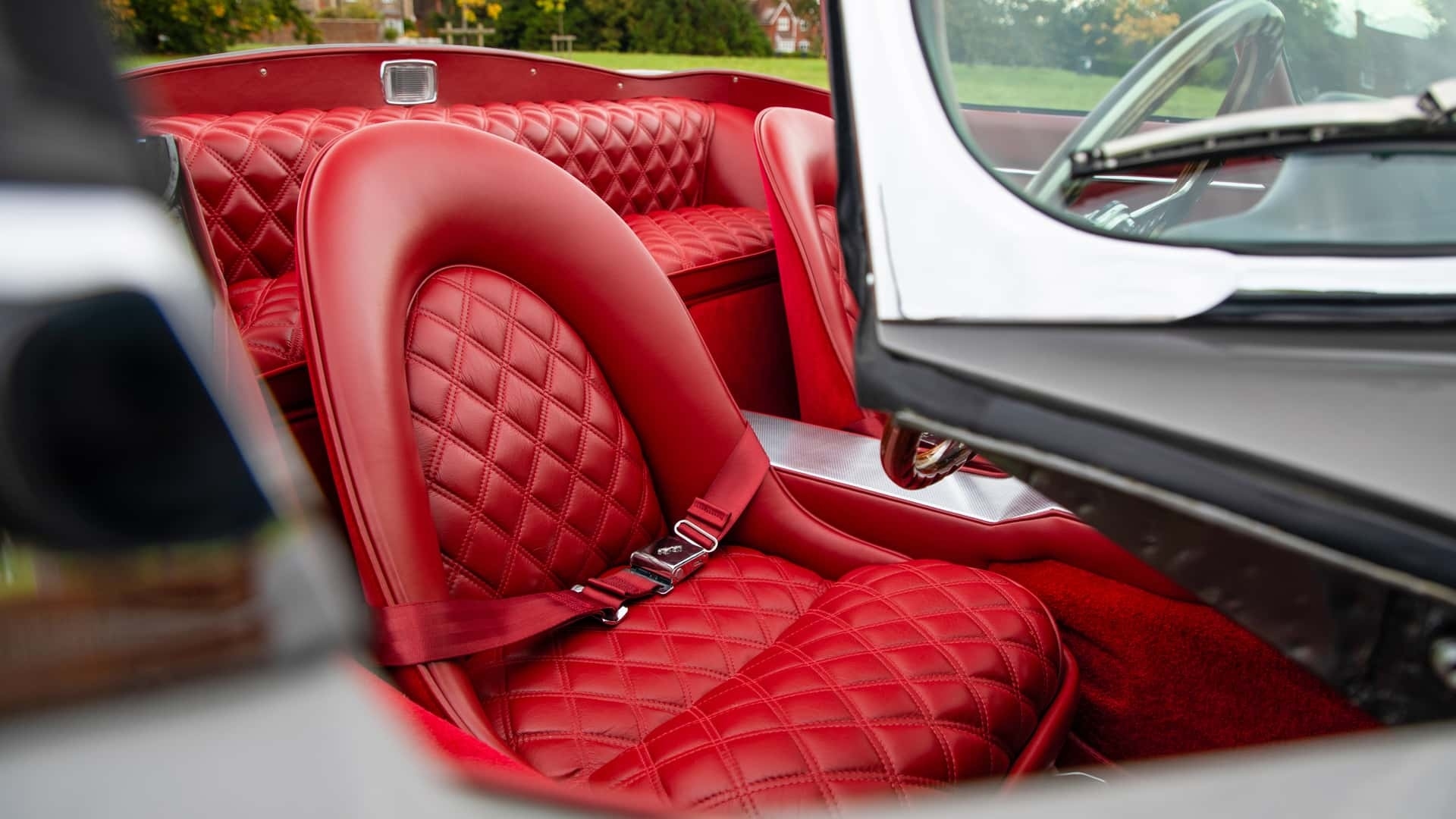 Jaguar-E-Type-UK-restomod-1961-2024-10