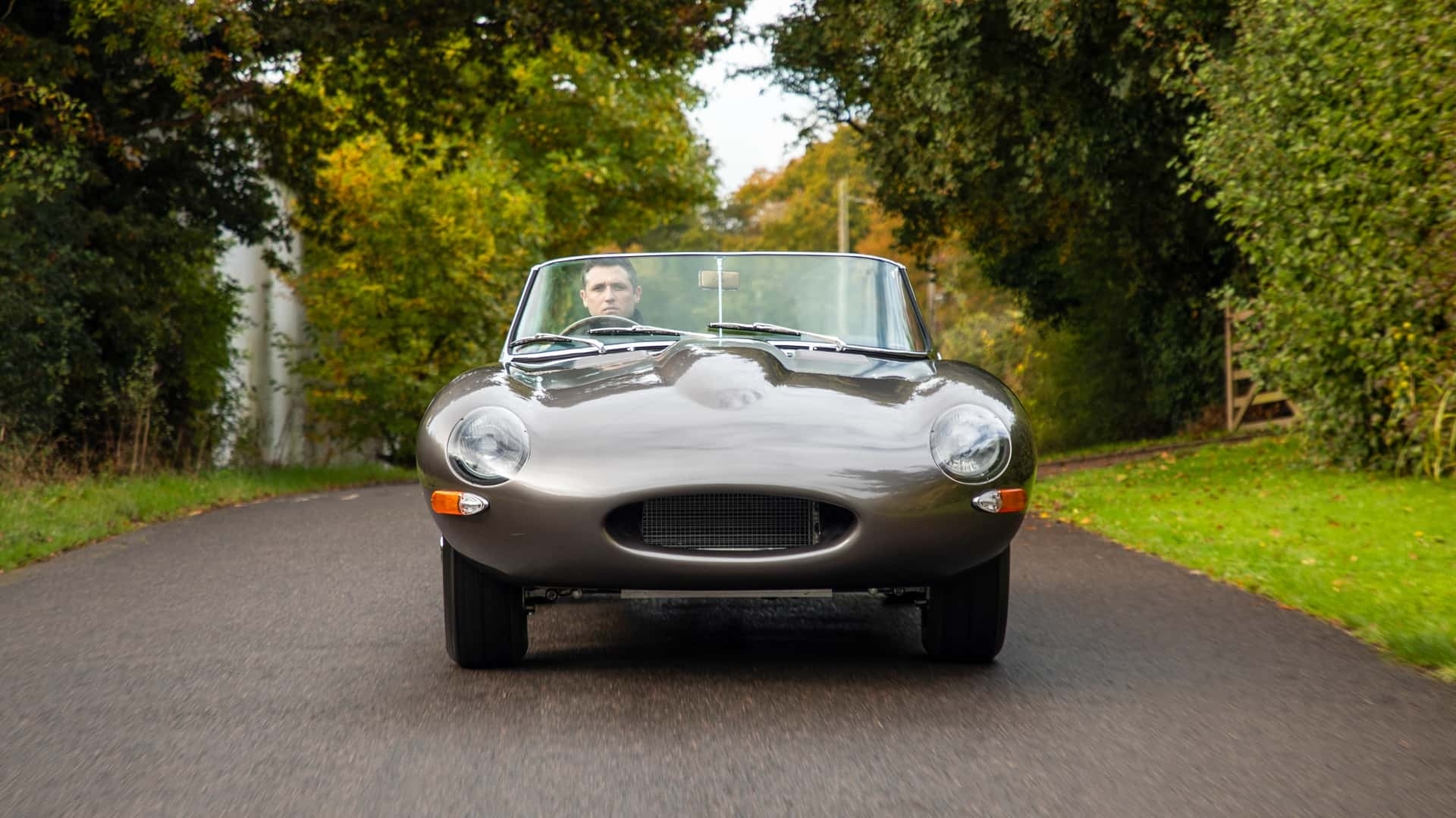Jaguar-E-Type-UK-restomod-1961-2024-14