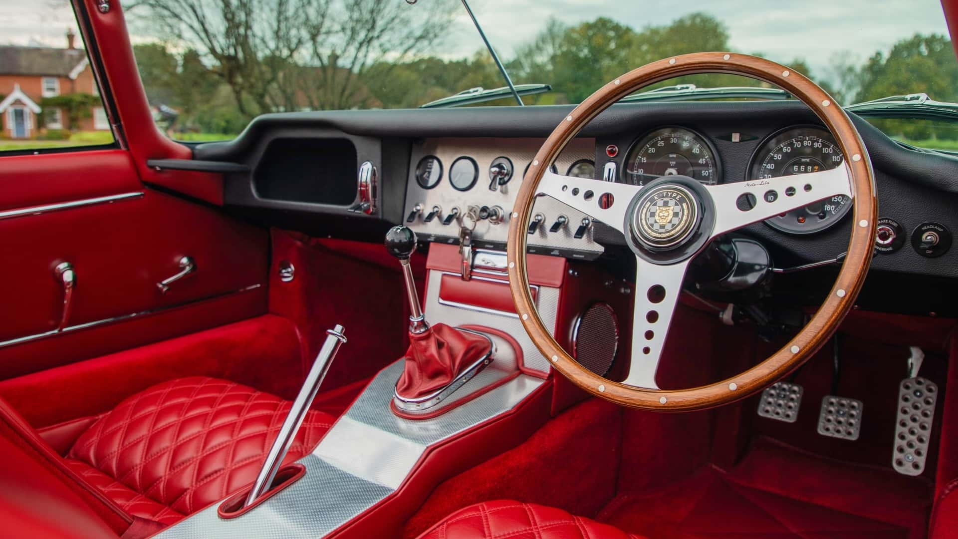 Jaguar-E-Type-UK-restomod-1961-2024-9