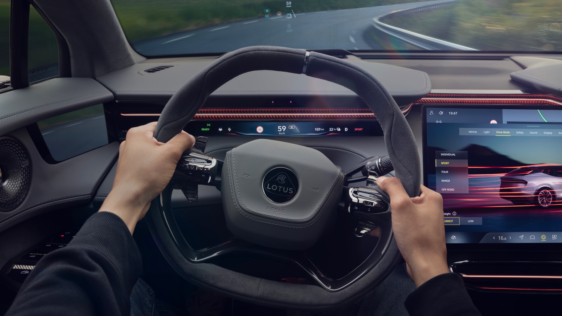 Lotus porta il piacere di guida nelle piazze italiane