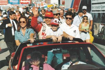 MarioAndrettiandhisfamilytookalaparoundLagunaSecainhisfinalIndycarraceinOctober1994 MarioAndrettiandhisfamilytookalaparoundLagunaSecainhisfinalIndycarraceinOctober1994