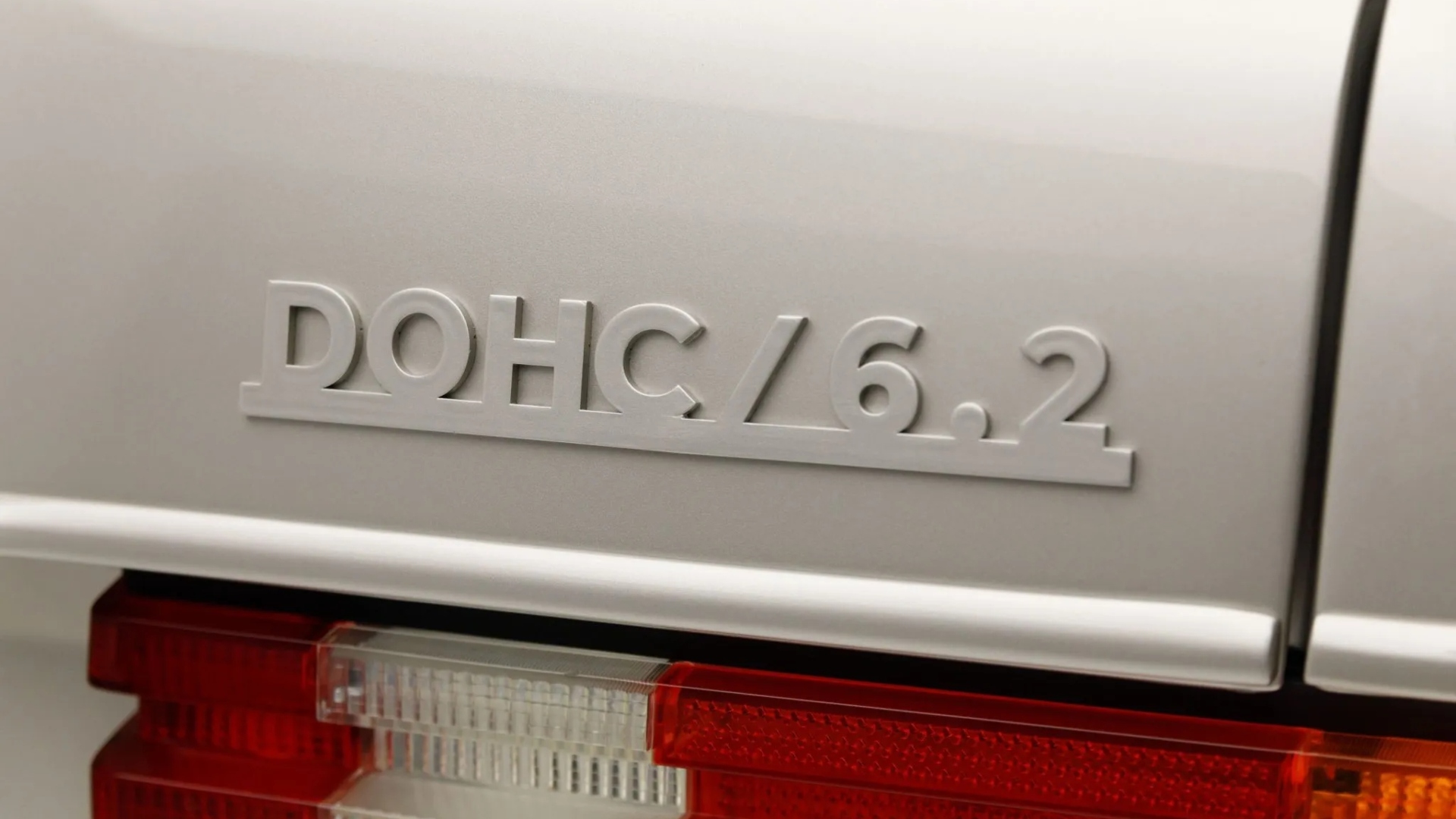 Mercedes-560-SEC-Bespoke-restomod-4 Mercedes-560-SEC-Bespoke-restomod-4