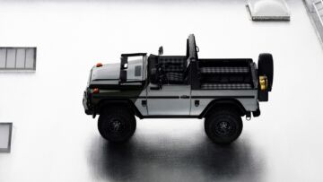 The Mercedes-Benz x Moncler by NIGO collaboration presents the art piece "Project Mercedes-Benz G-Class Past II Future". Image by Thibaut Grevet for Mercedes-Benz.;G 450 d (Energieverbrauch kombiniert: 10,0–8,7 l/100 km | CO₂-Emissionen kombiniert: 261–227 g/km | CO₂-Klasse: G)   G 500 (Energieverbrauch kombiniert: 12,3–10,9 l/100 km | CO₂-Emissionen kombiniert | CO₂-Klasse: GThe Mercedes-Benz x Moncler by NIGO collaboration presents the art piece "Project Mercedes-Benz G-Class Past II Future". Image by Thibaut Grevet for Mercedes-Benz.;G 450 d (combined energy consumption: 10.0-8.7 l/100 km | combined CO₂ emissions: 261-227 g/km | CO₂ class: G)   G 500 (combined energy consumption: 12.3-10.9 l/100 km | combined CO₂ emissions: 281-248 g/km | CO₂ class: G)