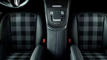 The limited edition "Mercedes-Benz G-Class Past II Future" is inspired by the art piece and will be launched in April 2025. Image by Thibaut Grevet for Mercedes-Benz.;G 450 d (Energieverbrauch kombiniert: 10,0–8,7 l/100 km | CO₂-Emissionen kombiniert: 261–227 g/km | CO₂-Klasse: G)   G 500 (Energieverbrauch kombiniert: 12,3–10,9 l/100 km | CO₂-Emissionen kombiniert | CO₂-Klasse: GThe limited edition "Mercedes-Benz G-Class Past II Future" is inspired by the art piece and will be launched in April 2025. Image by Thibaut Grevet for Mercedes-Benz.;G 450 d (combined energy consumption: 10.0-8.7 l/100 km | combined CO₂ emissions: 261-227 g/km | CO₂ class: G)   G 500 (combined energy consumption: 12.3-10.9 l/100 km | combined CO₂ emissions: 281-248 g/km | CO₂ class: G)