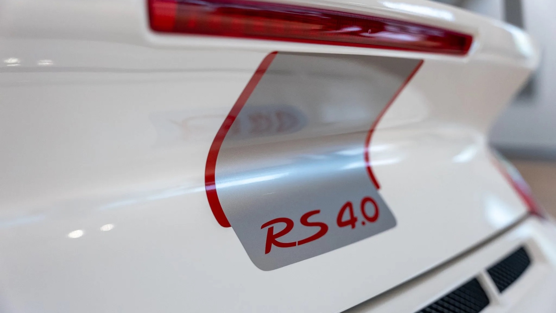 porsche-911-gt3-rs-4.0-bring-a-trailer-13