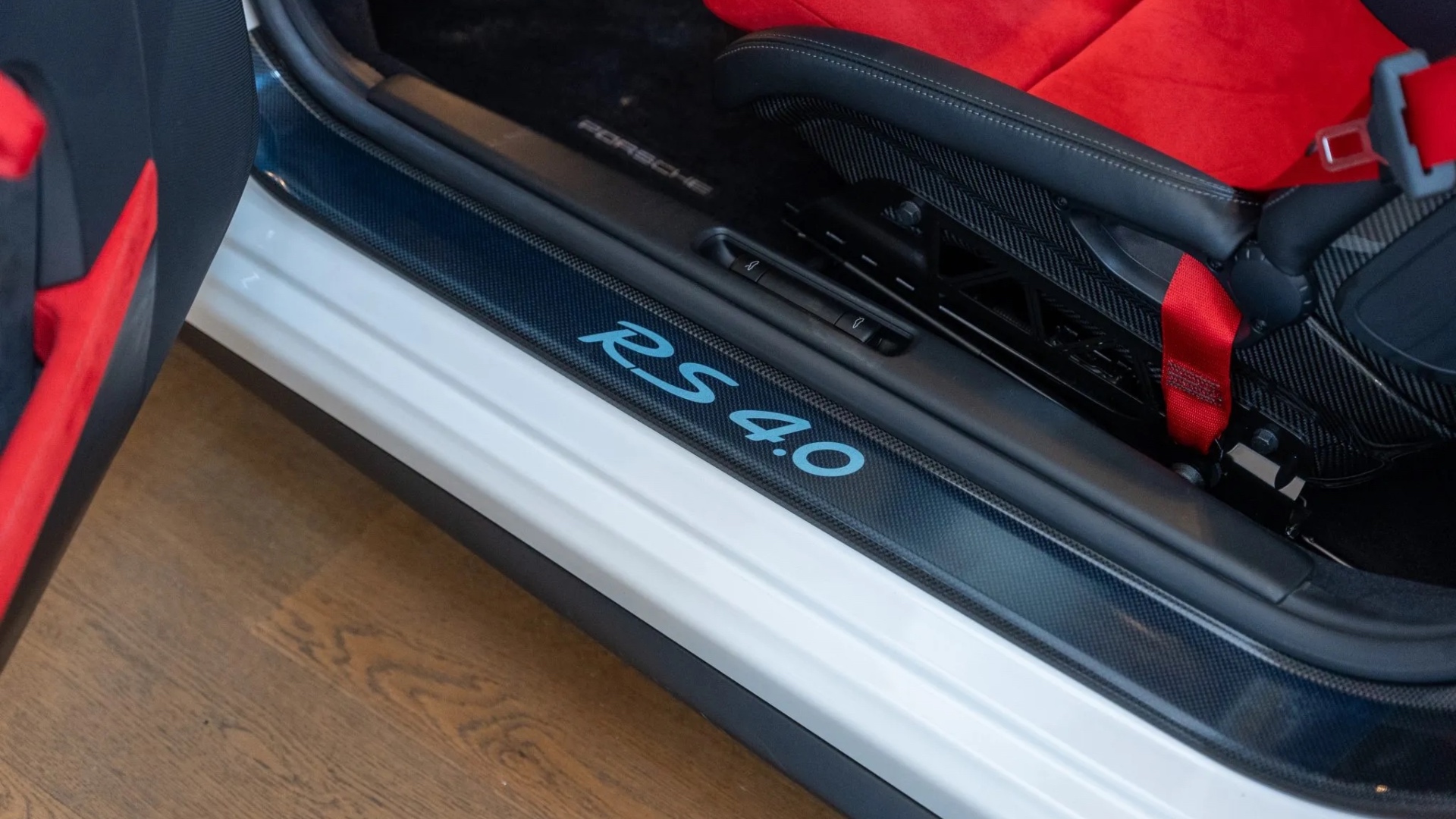 porsche-911-gt3-rs-4.0-bring-a-trailer-14