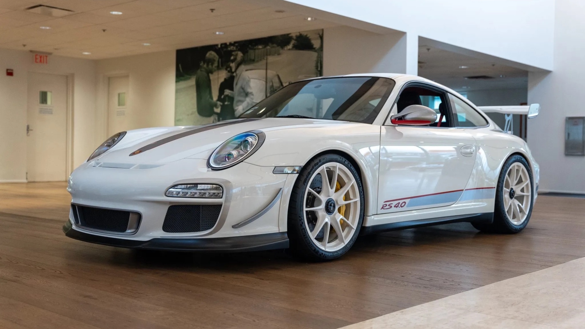 porsche-911-gt3-rs-4.0-bring-a-trailer-3