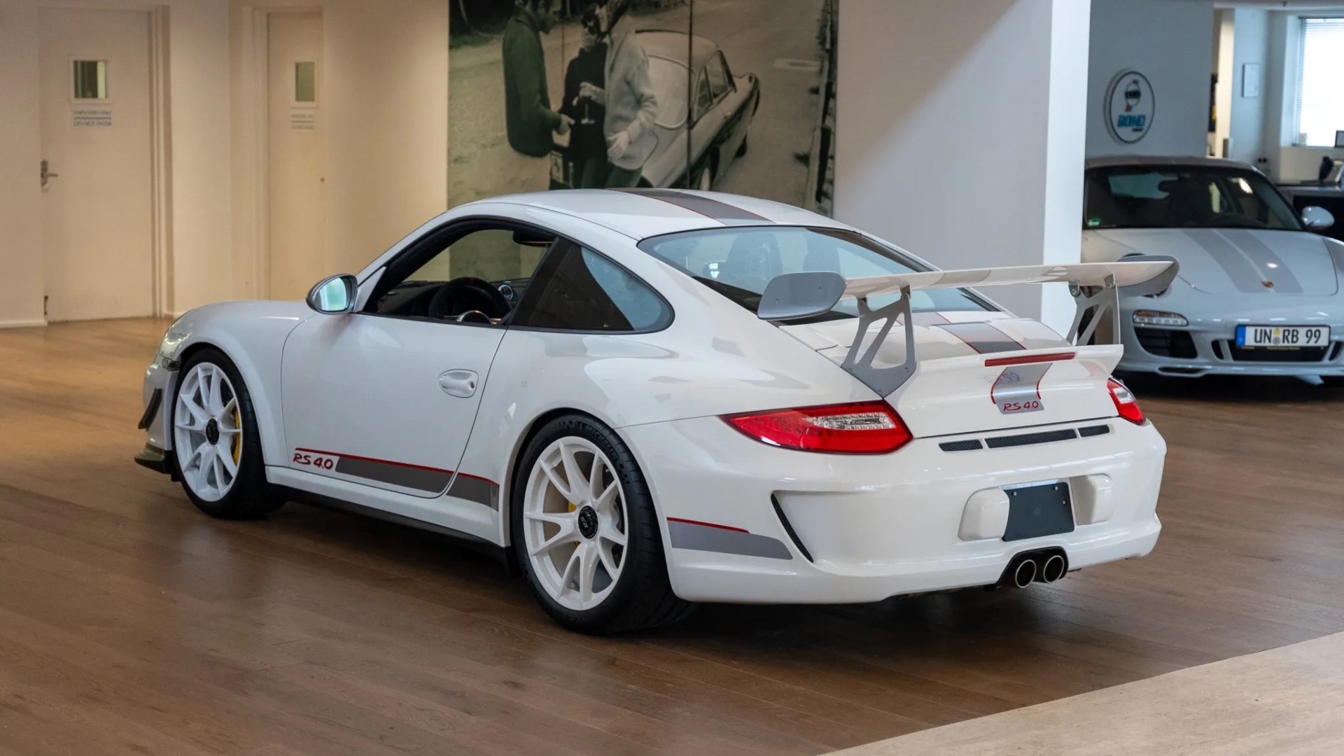 porsche-911-gt3-rs-4.0-bring-a-trailer-7