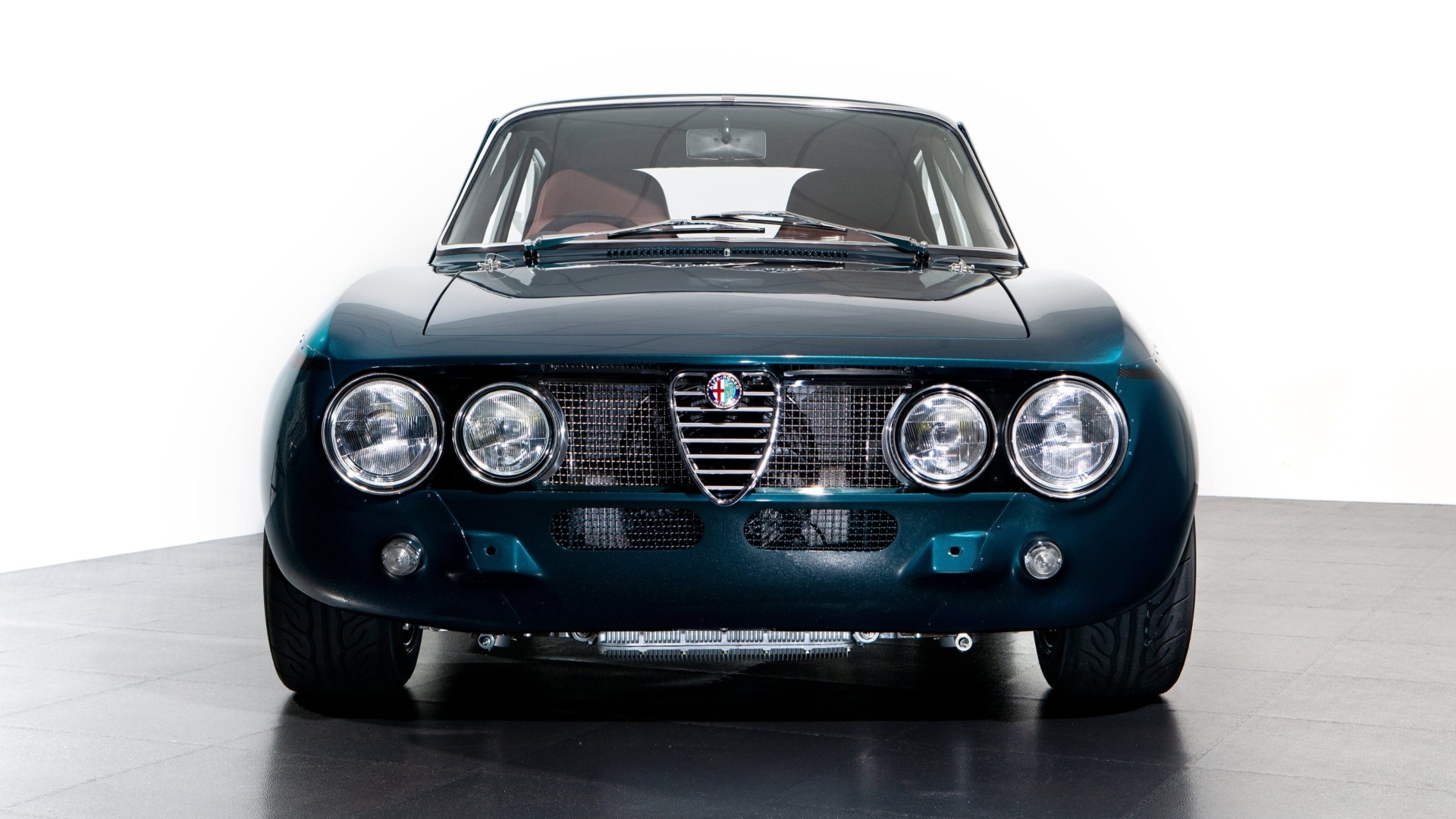 Alfa-Romeo-Alfaholics-restomod-10