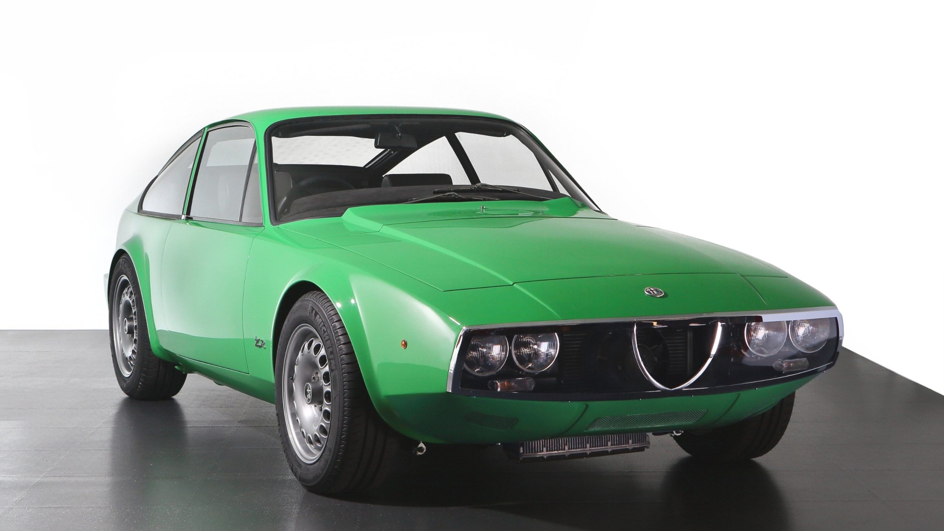 Alfa-Romeo-Alfaholics-restomod-6