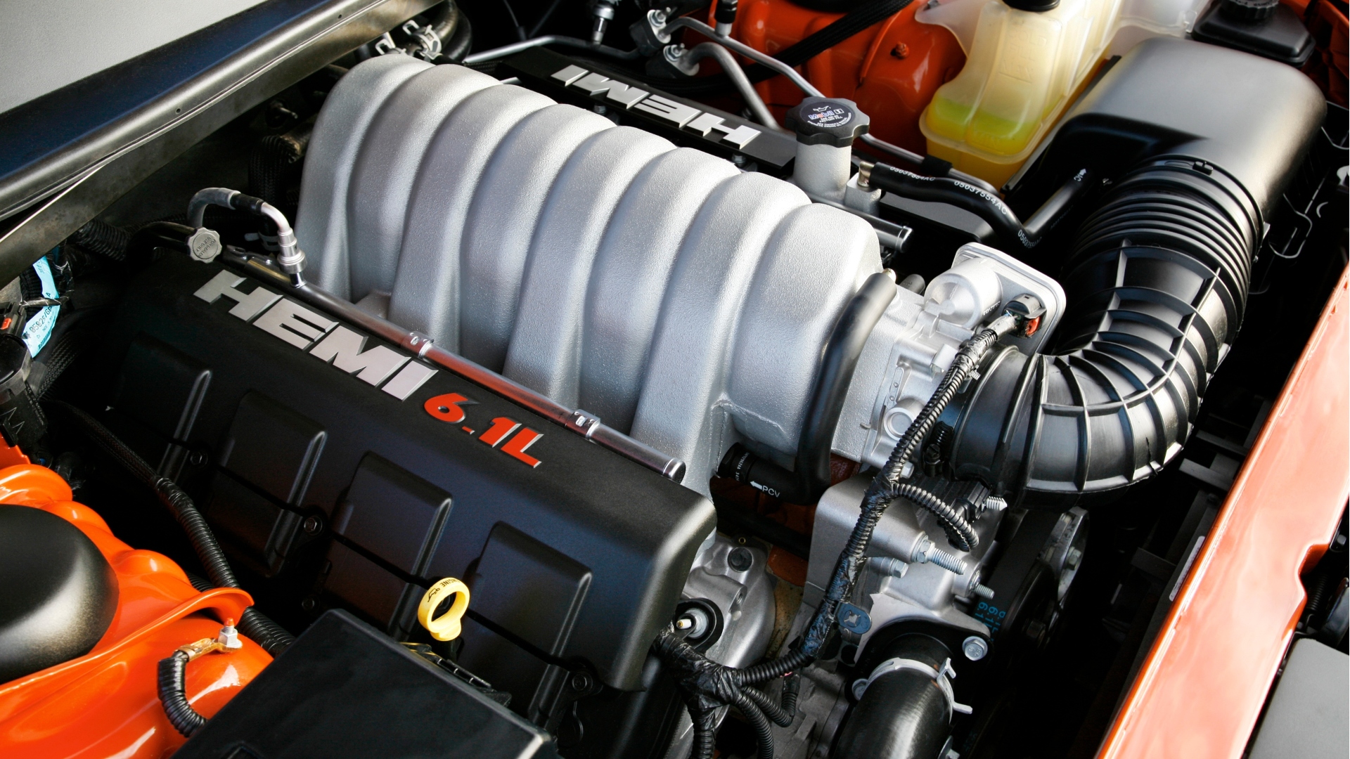 6.1-liter HEMI V-8 engine, 2008 Dodge Challenger SRT8