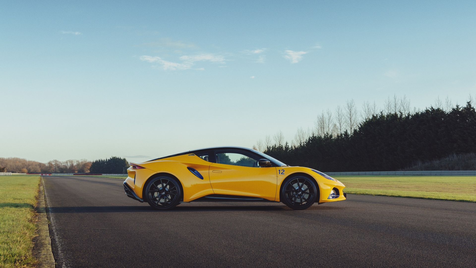 Lotus_Emira_Limited_Inspired_By_Type_99T_Side Lotus_Emira_Limited_Inspired_By_Type_99T_Side