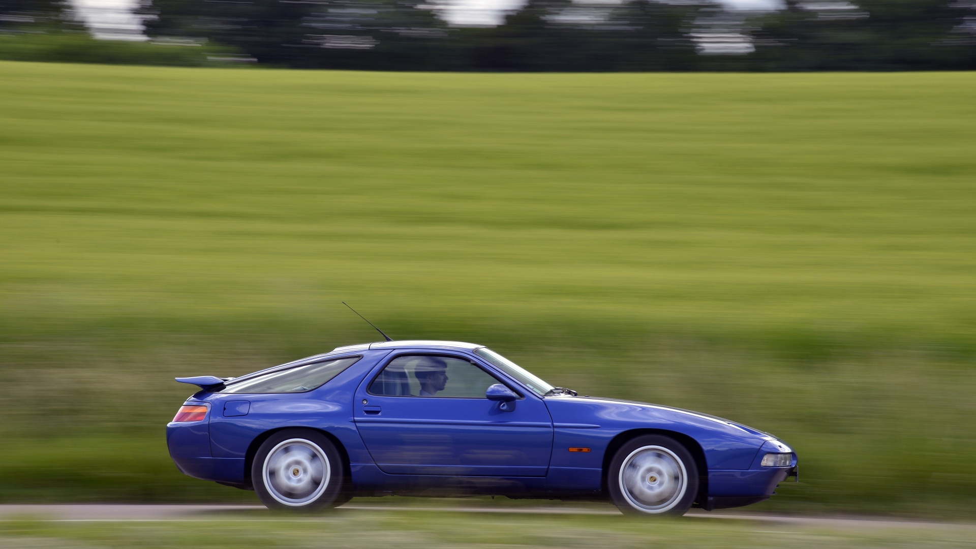 Porsche-GTS-16 Porsche-GTS-16