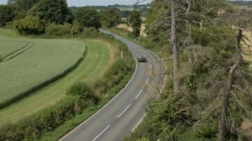 aston-martin-valkyrie-1 aston-martin-valkyrie-1