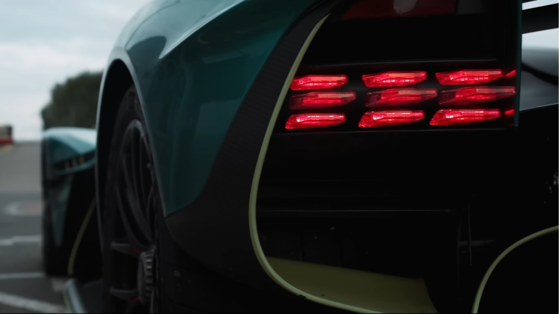 aston-martin-valkyrie-3 aston-martin-valkyrie-3