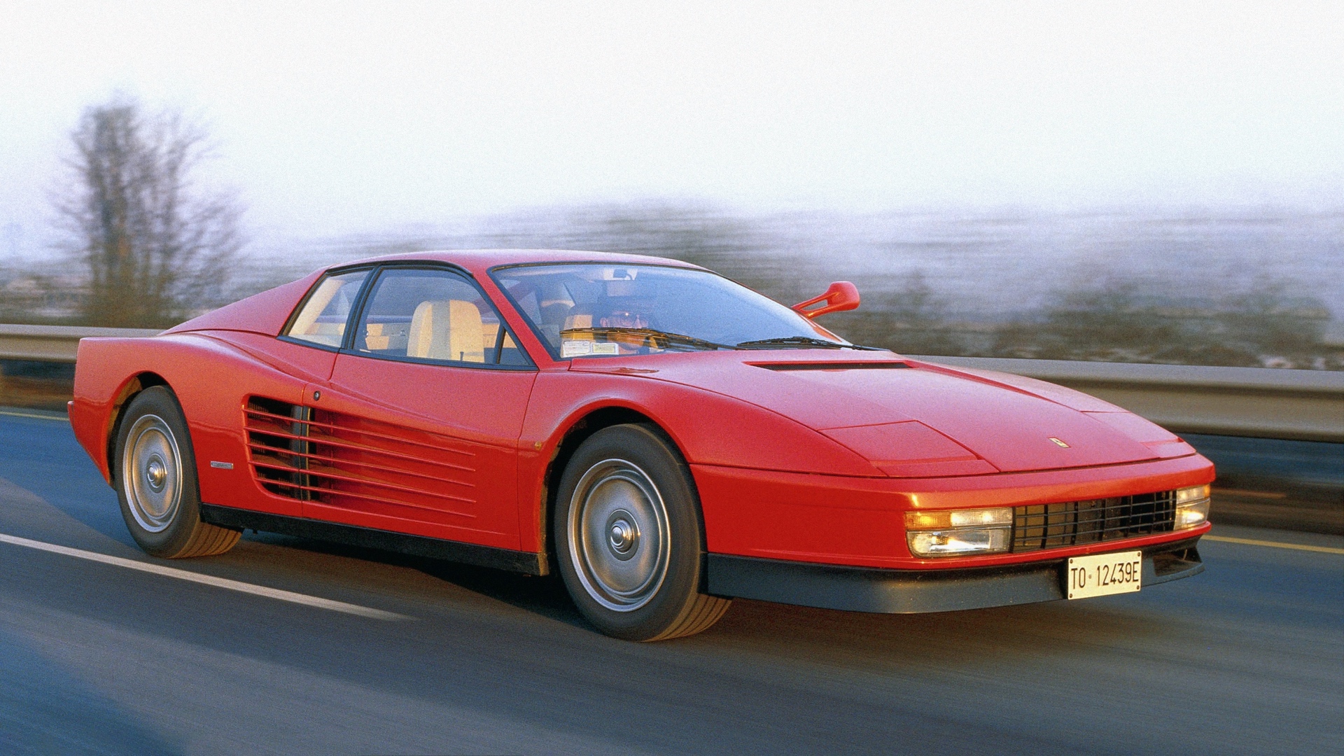 Cosa c’è di più Anni ’80 di una Ferrari Testarossa?