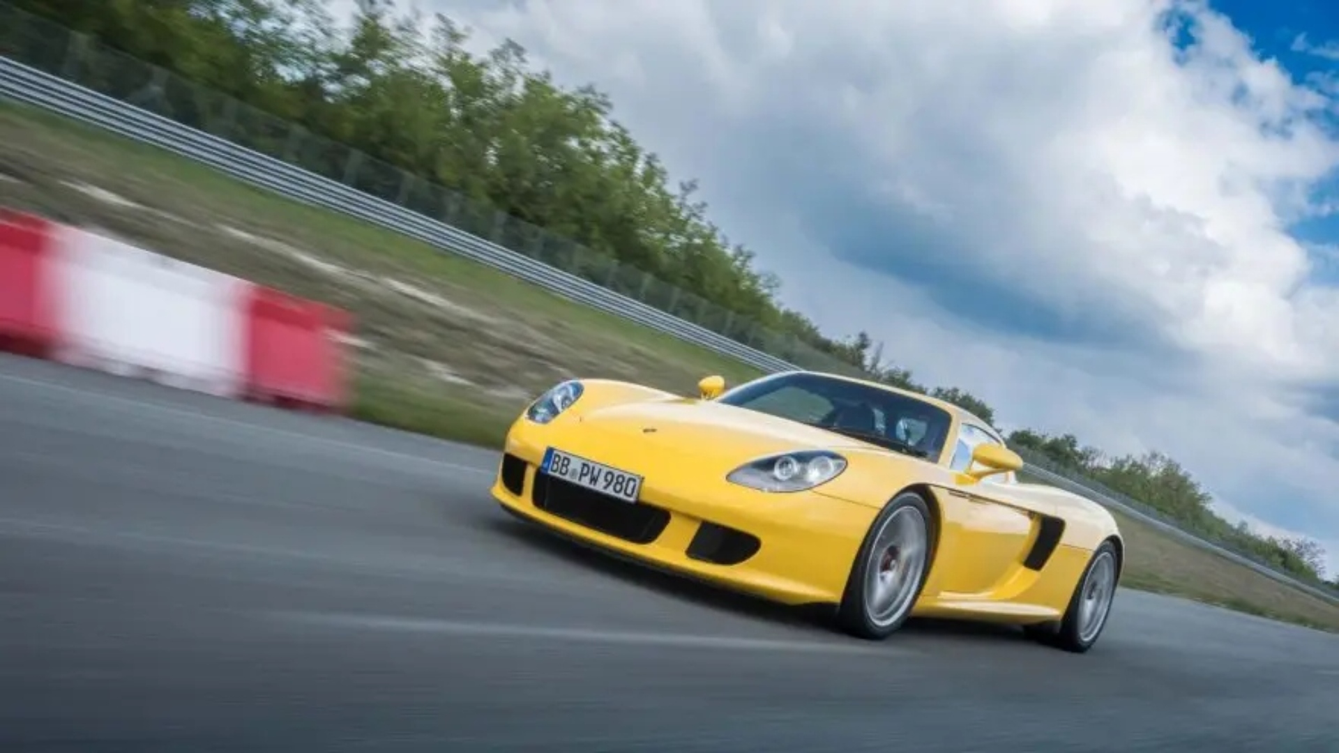Porsche Carrera GT: nuove “scarpe”, più grip
