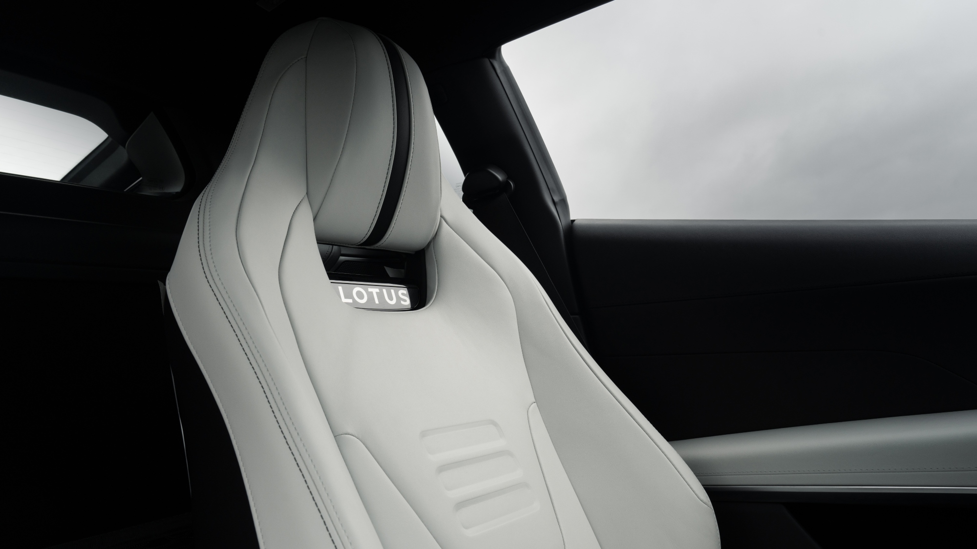 Lotus-Emira-2.0-prezzo-prestazioni-3