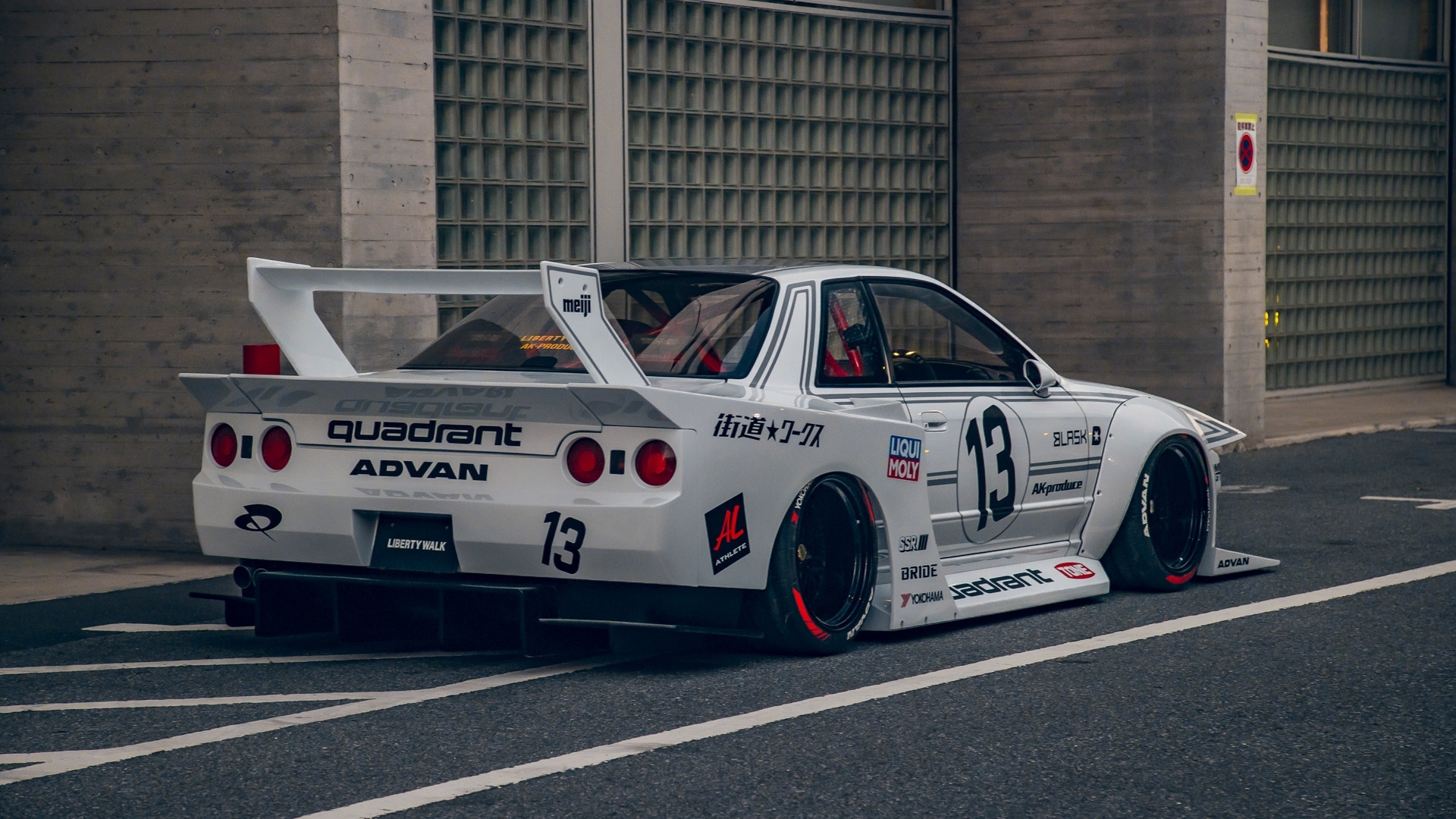 La Nissan GT-R R32 di Liberty Walk è senza freni