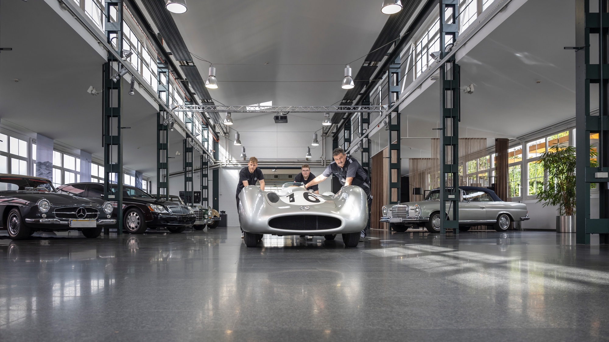 1954-Mercedes-Benz-W-196-R-Stromlinienwagen_1293517