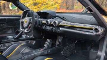 2015-Ferrari-LaFerrari_1294060