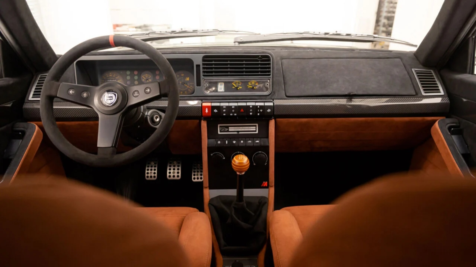 Lancia-Delta-Futurista-Automobili-Amos-10