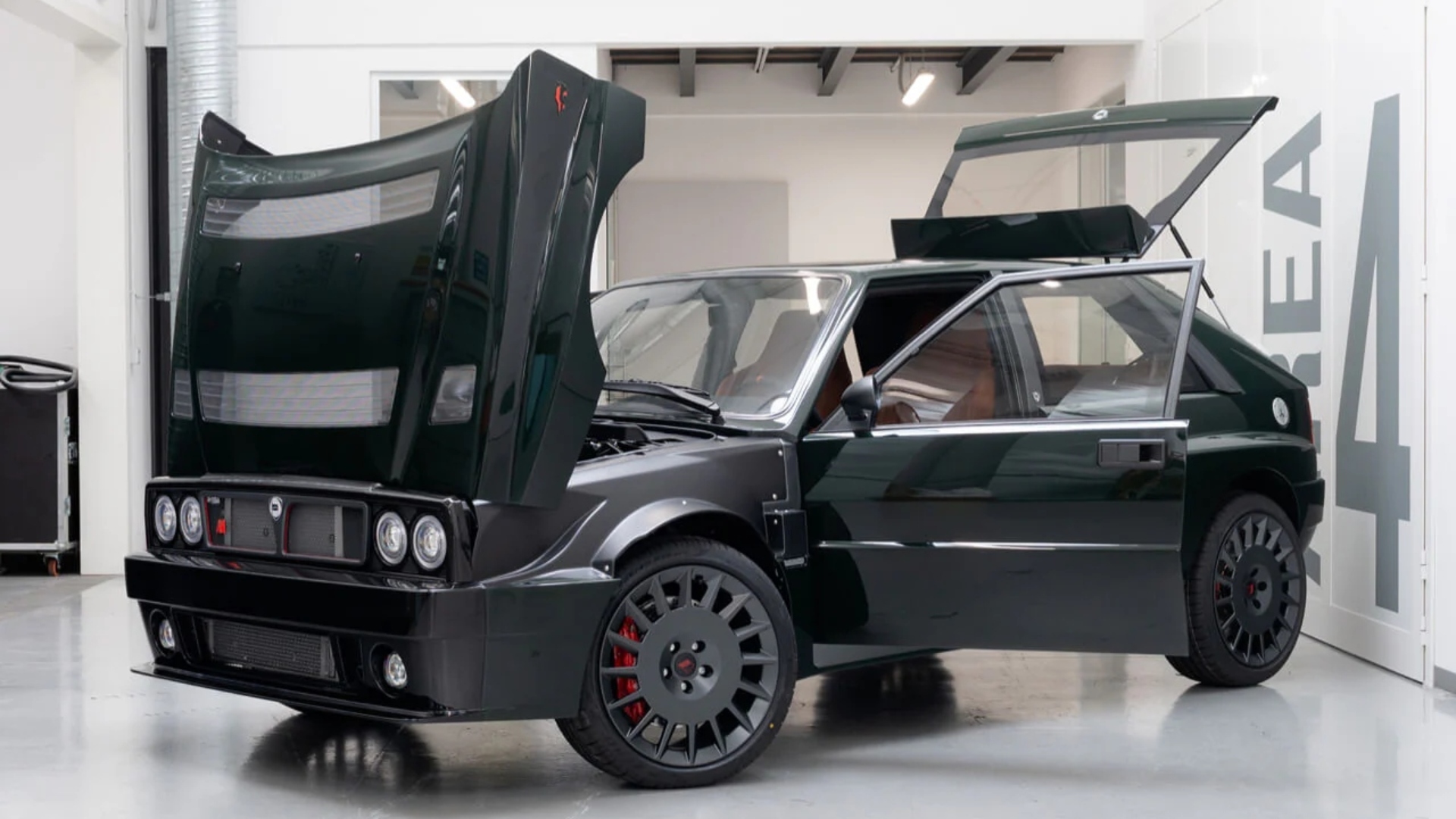 Lancia-Delta-Futurista-Automobili-Amos-8