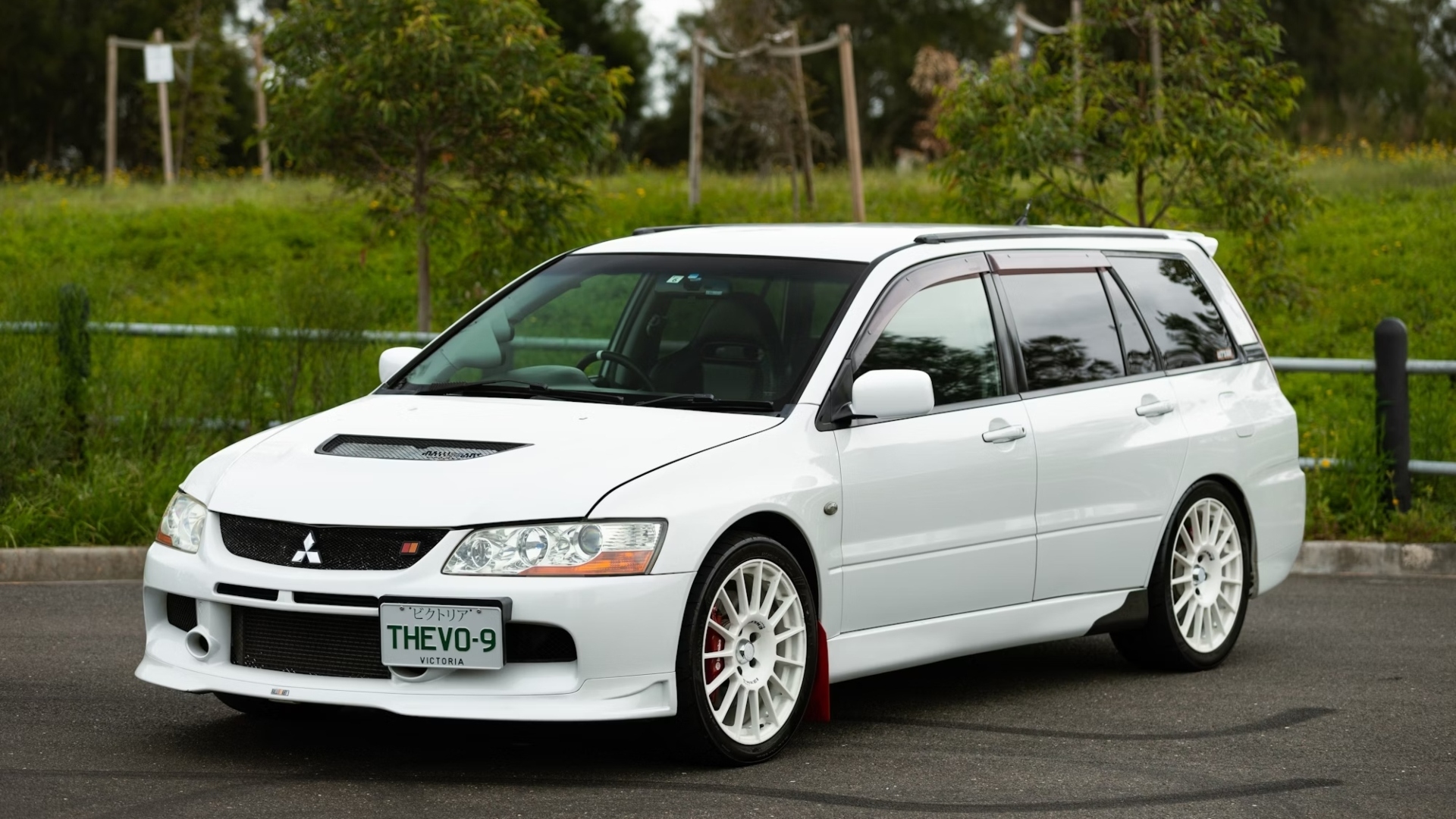 Mitsubishi-Lancer-Evolution-IX-station-wagon-asta-2025-1 Mitsubishi-Lancer-Evolution-IX-station-wagon-asta-2025-1