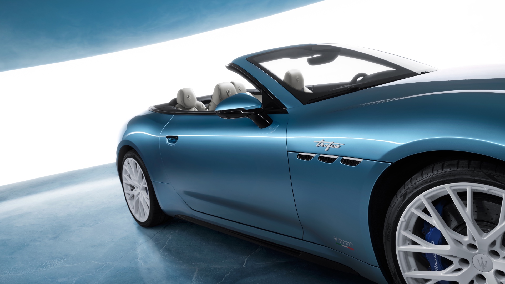 Original-25880-04-maserati-grancabrio-trofeo-one-of-one-the-ice