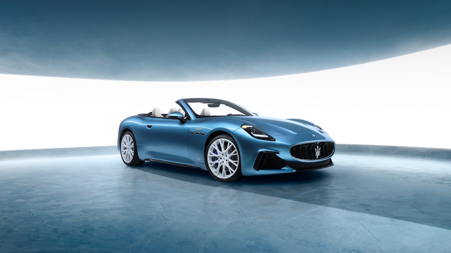 Original-25884-00-maserati-grancabrio-trofeo-one-of-one-the-ice