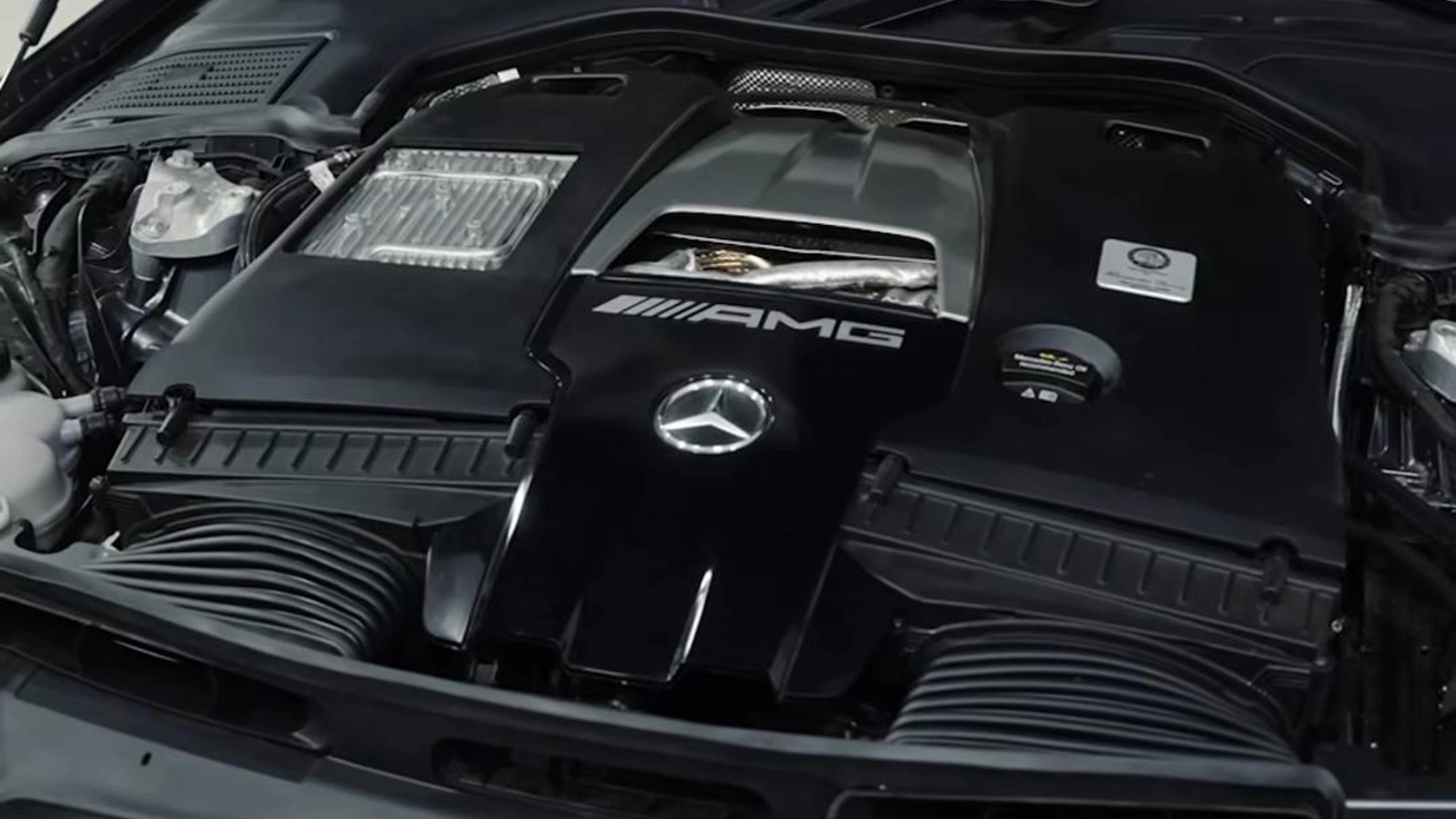 Un tuner austriaco ha rimesso il V8 nel cofano della C 63