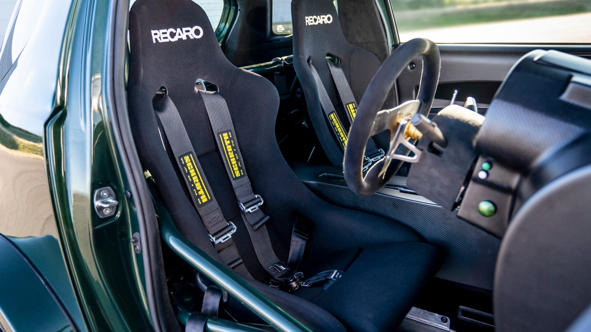 Aston-Martin-Cygnet-V8-10