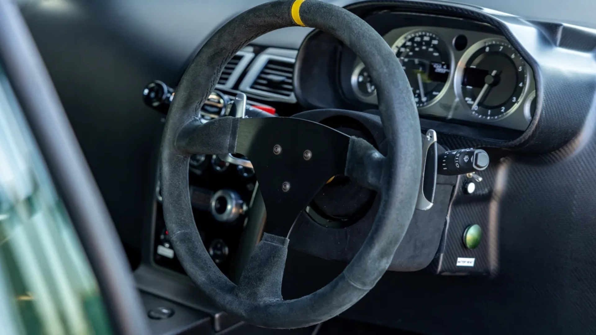 Aston-Martin-Cygnet-V8-21