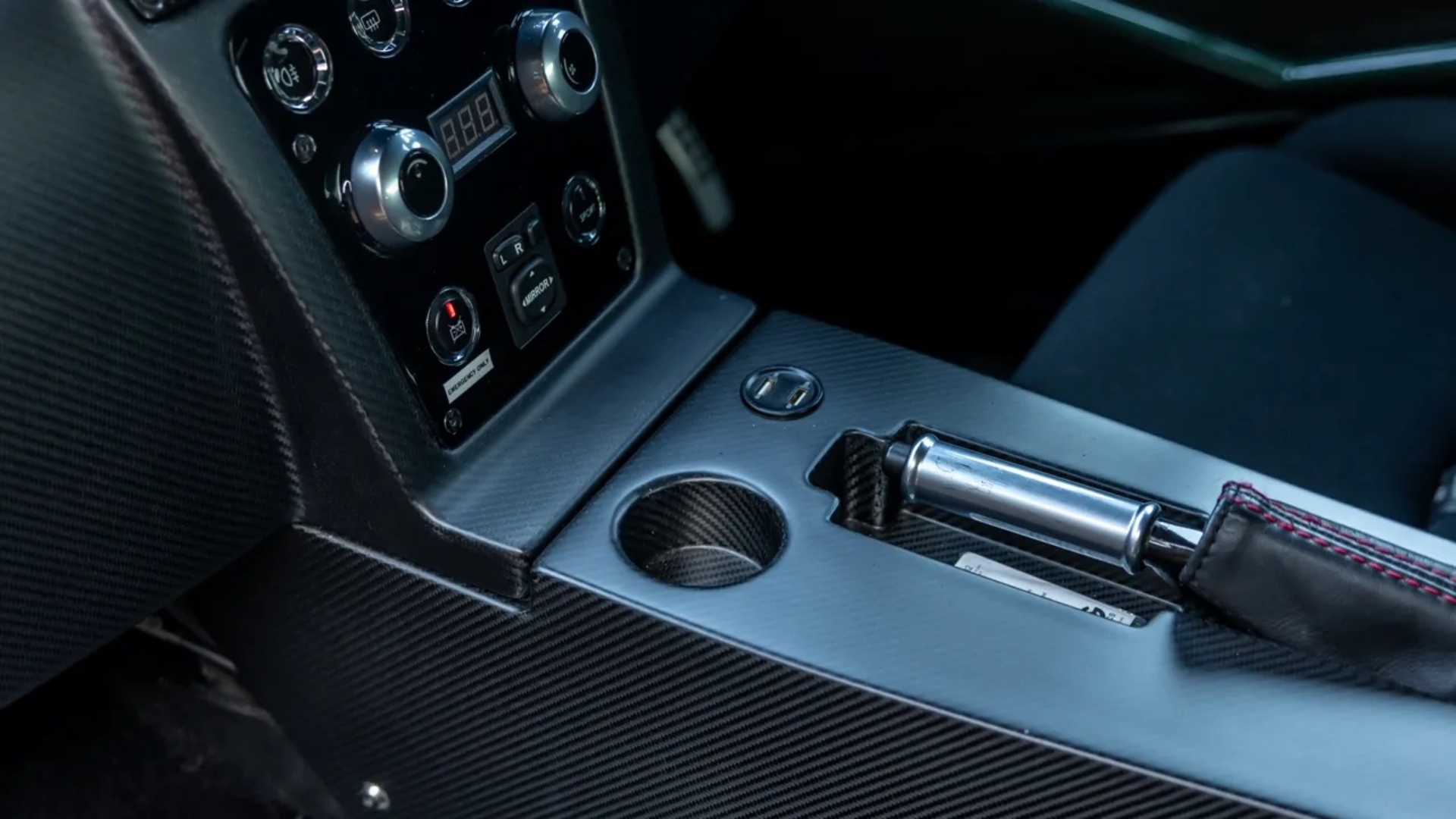 Aston-Martin-Cygnet-V8-25