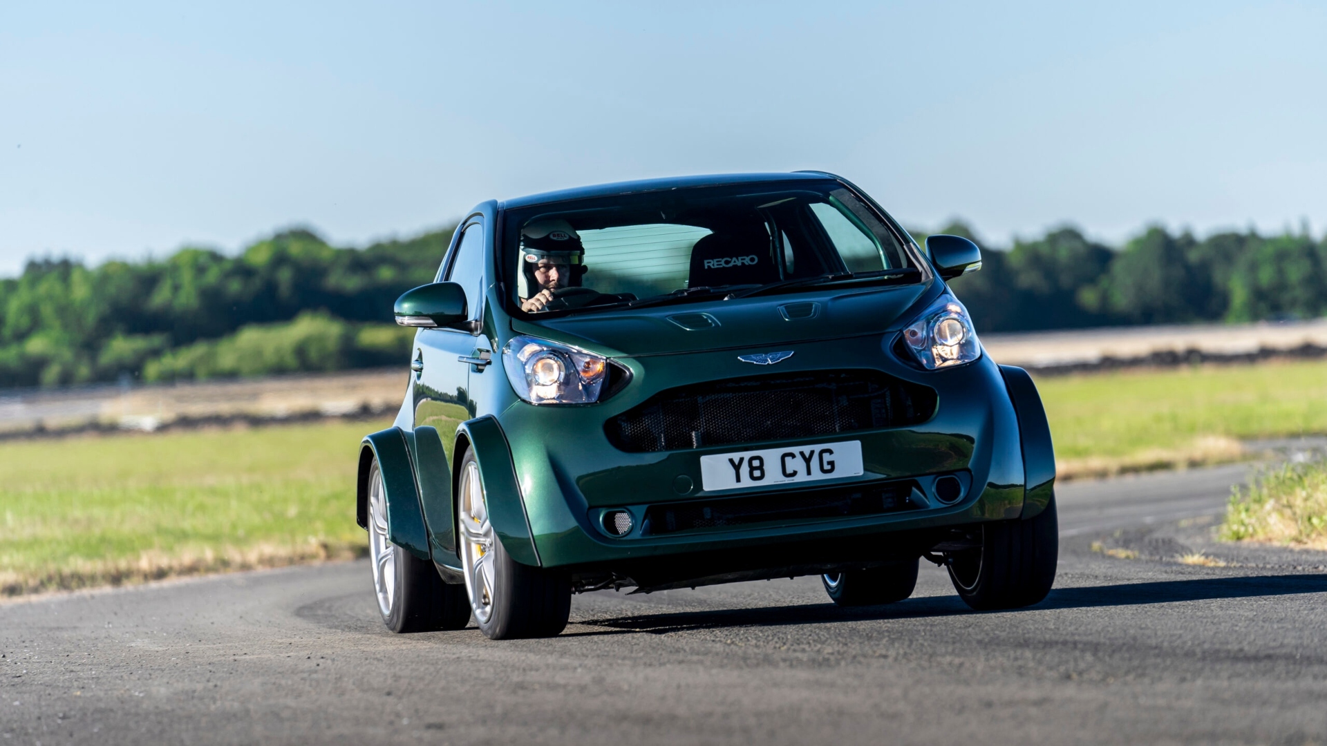 Aston Martin Cygnet: con il V8 fa davvero spavento