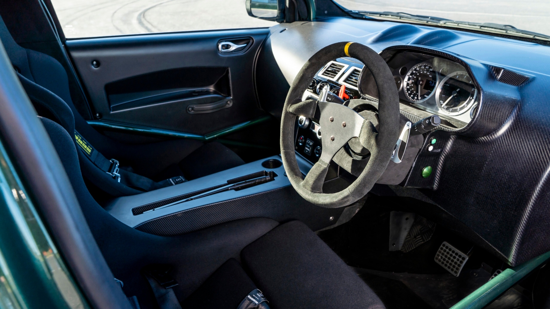 Aston-Martin-Cygnet-V8-9