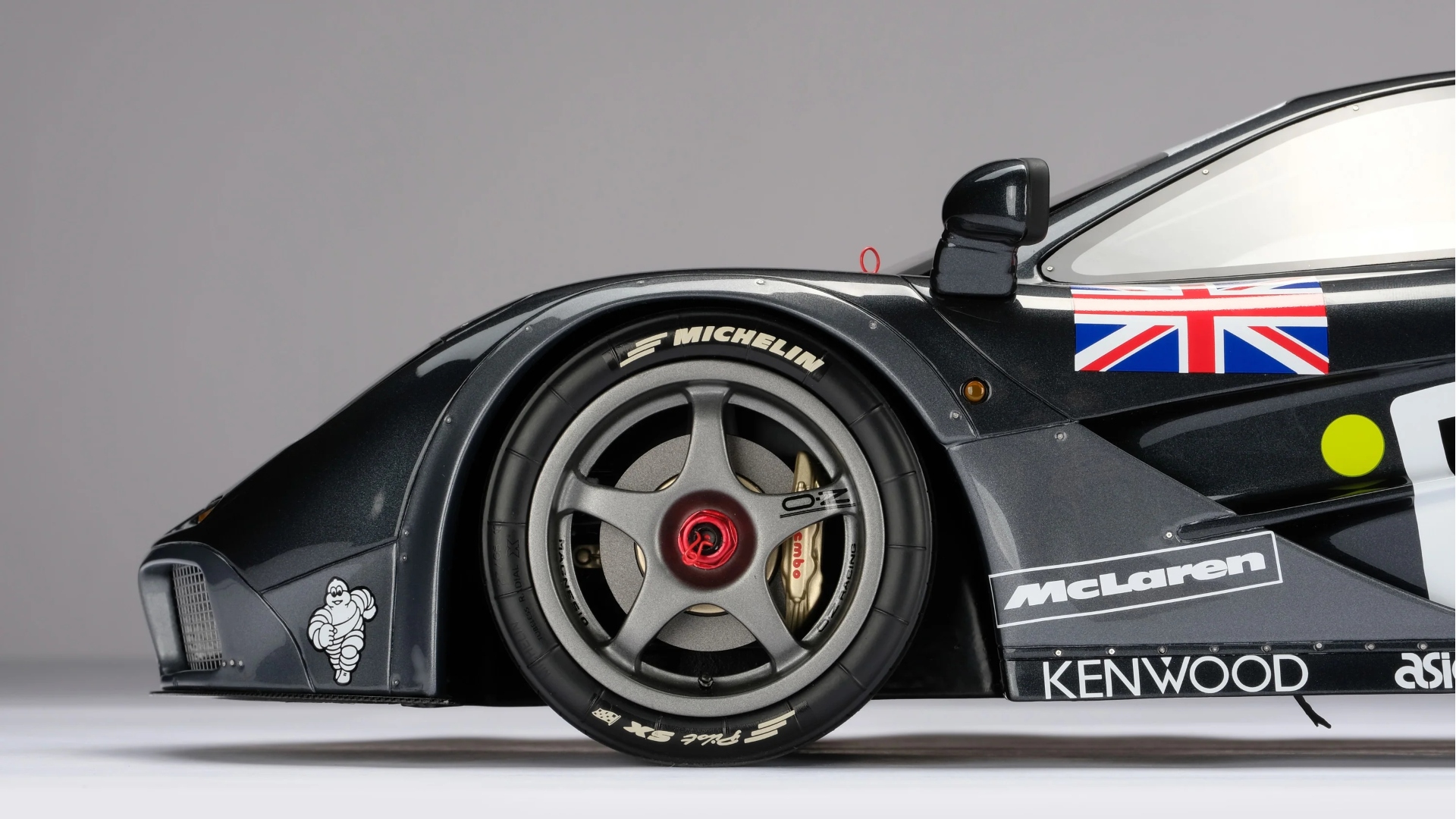 McLaren-F1-Le-Mans-1995-model-Almalgam-1-8-9