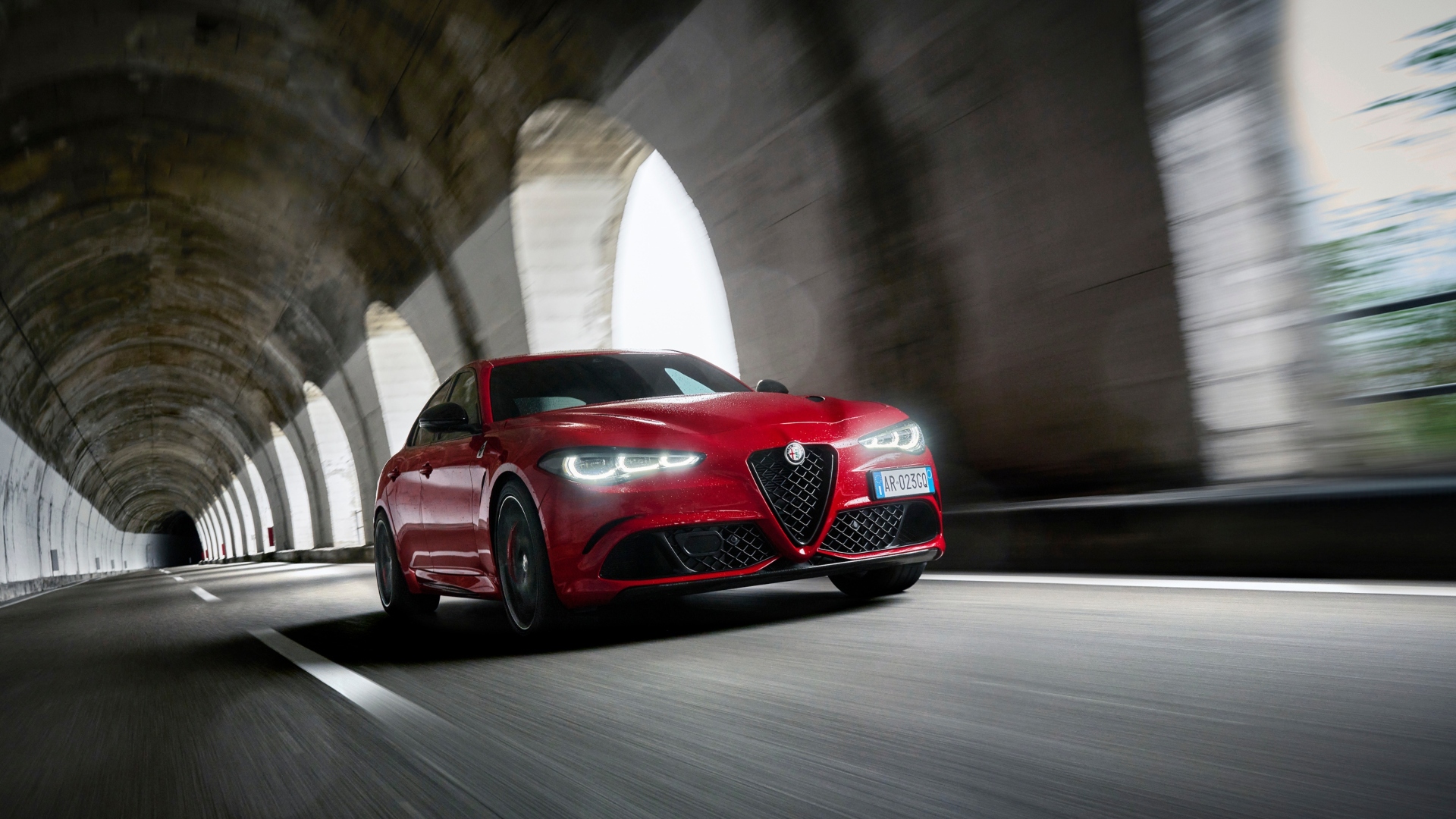 alfa-romeo-giulia-stelvio-benzina-stop-vendite-2025-1 alfa-romeo-giulia-stelvio-benzina-stop-vendite-2025-1