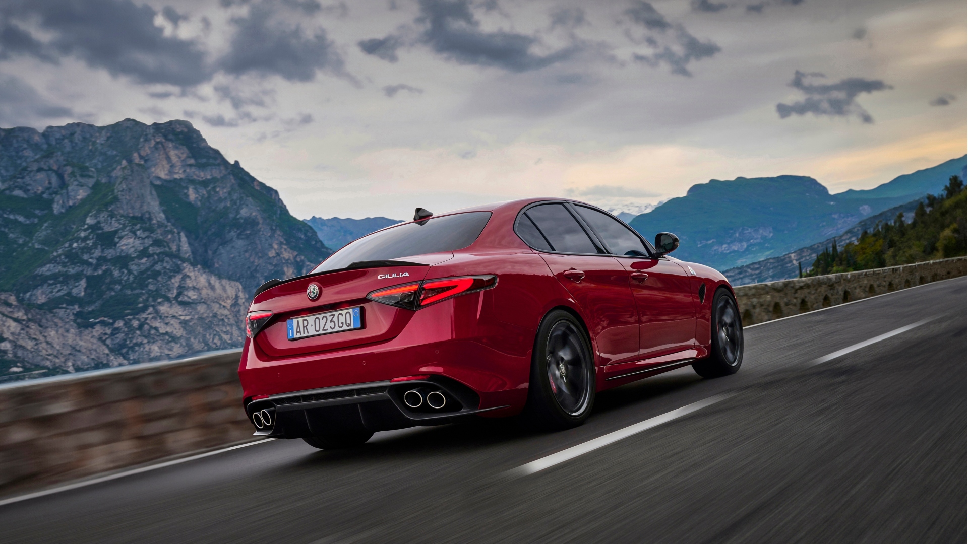 alfa-romeo-giulia-stelvio-benzina-stop-vendite-2025-2 alfa-romeo-giulia-stelvio-benzina-stop-vendite-2025-2