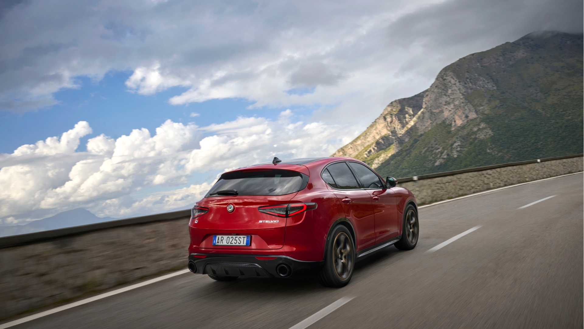 alfa-romeo-giulia-stelvio-benzina-stop-vendite-2025-5 alfa-romeo-giulia-stelvio-benzina-stop-vendite-2025-5