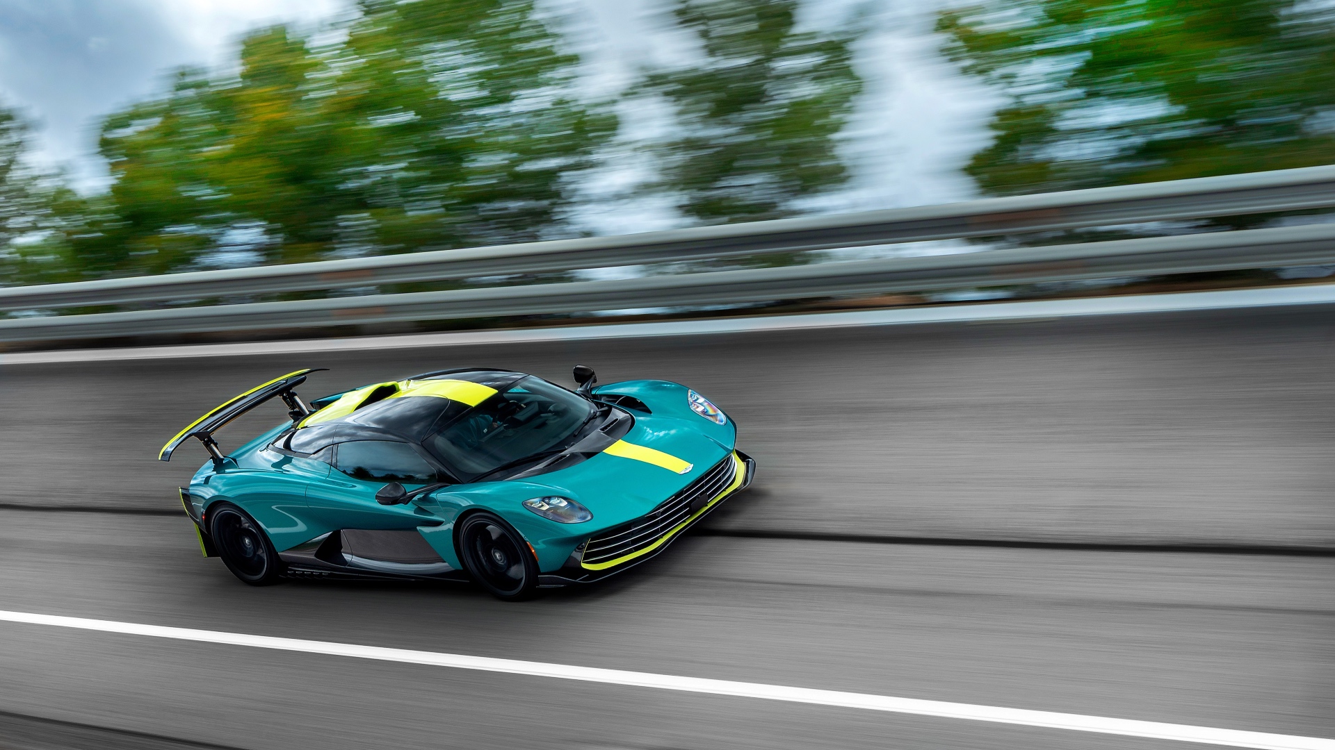 Aston Martin Valhalla_06 Aston Martin Valhalla_06