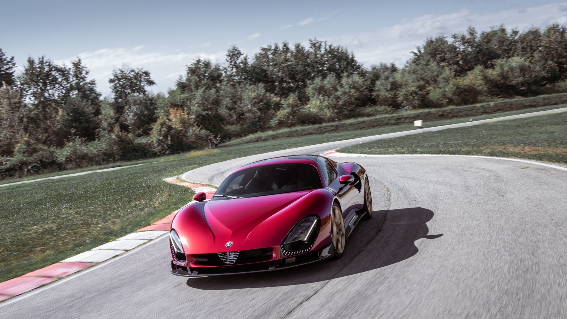 Alfa-Romeo-33-Stradale-2024-11