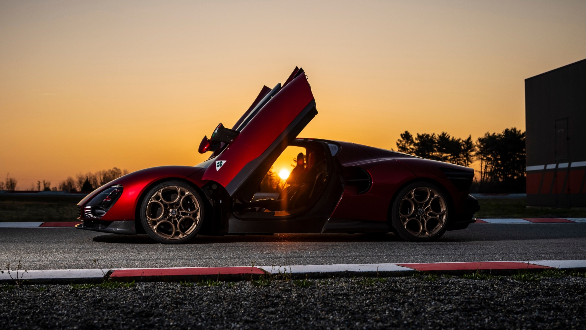 Alfa-Romeo-33-Stradale-2024-18