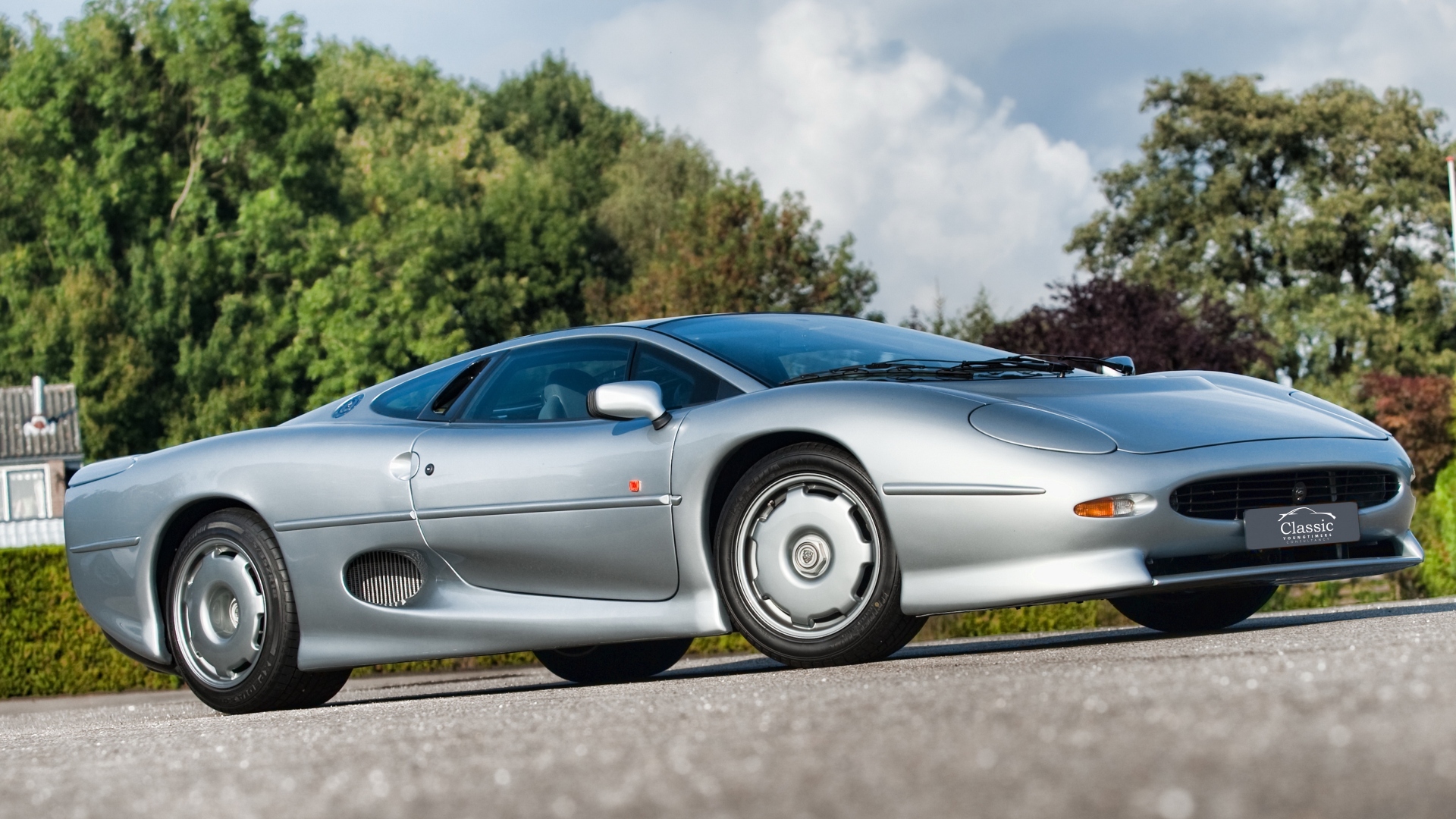 Jaguar-XJ220-10