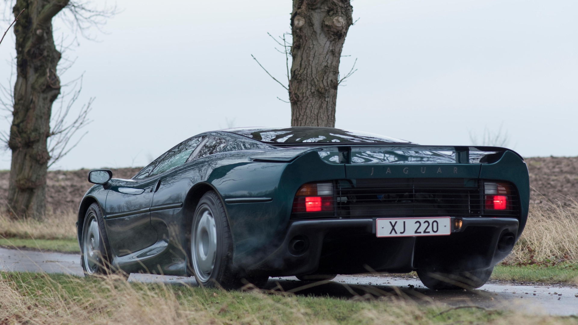 Jaguar-XJ220-11