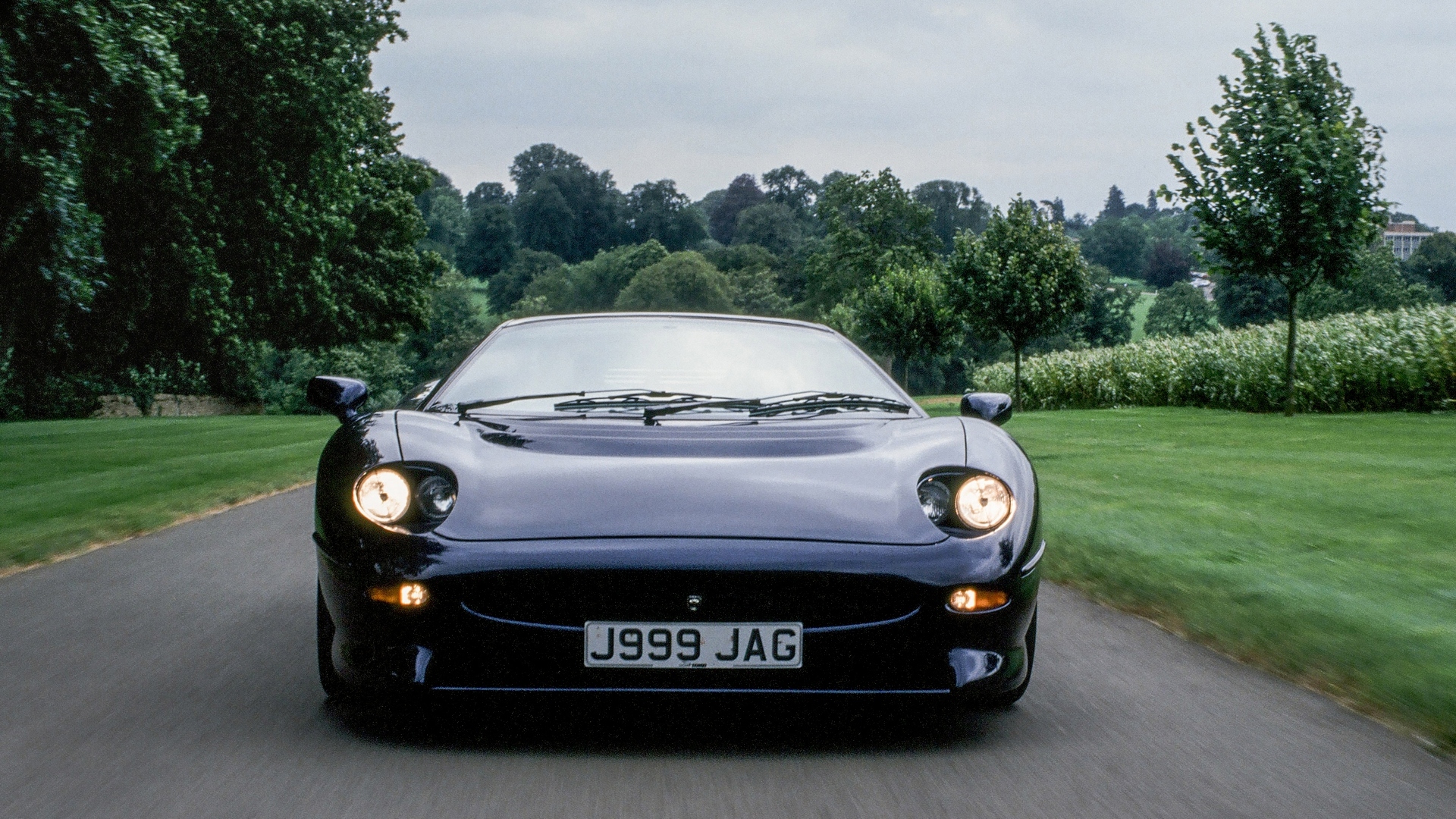 Jaguar-XJ220-12