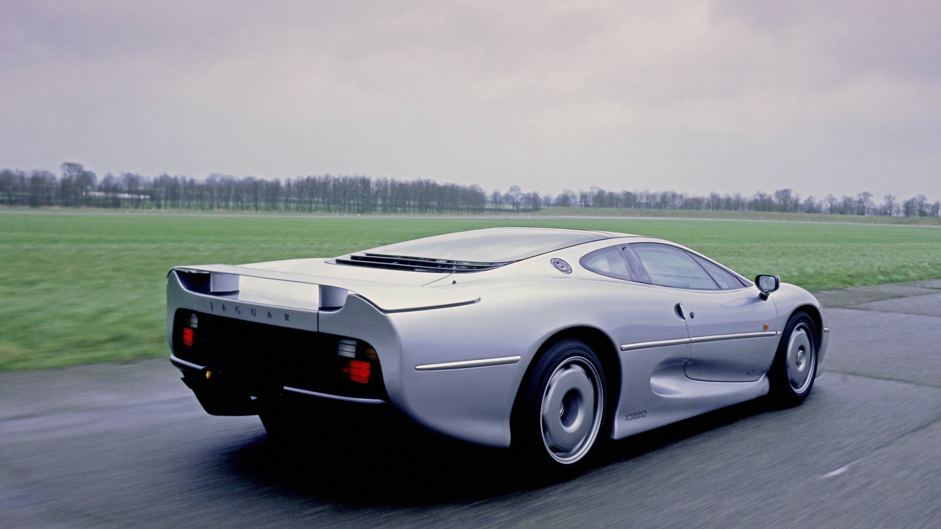 Jaguar-XJ220-14