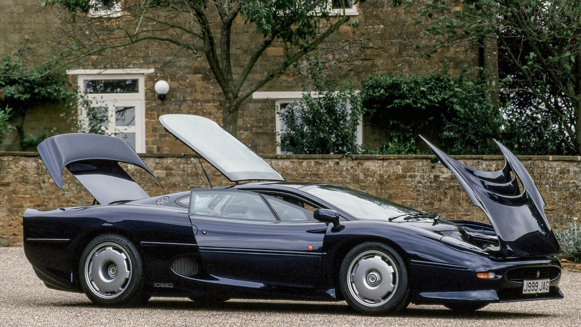 Jaguar-XJ220-5