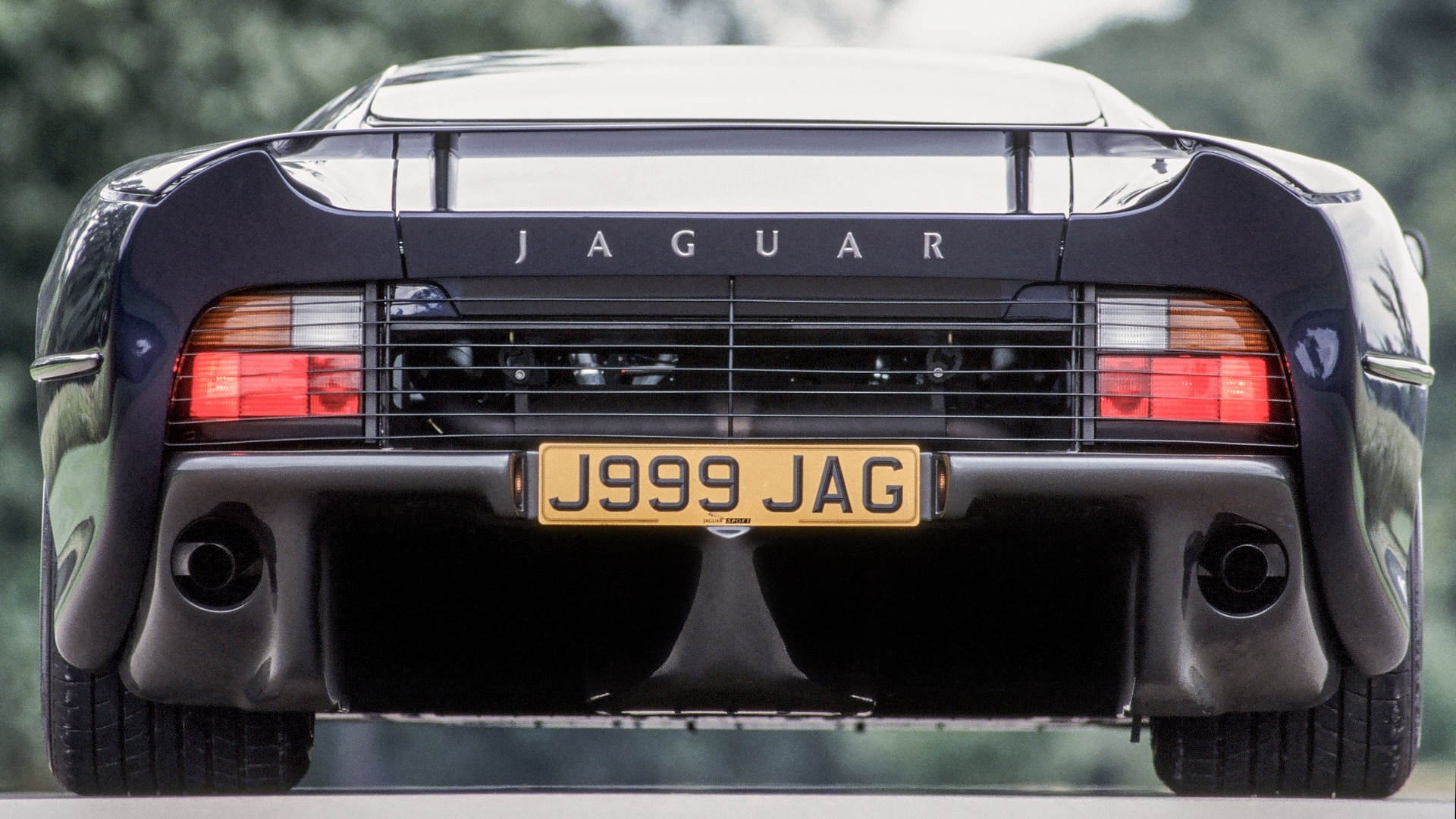 Jaguar-XJ220-6