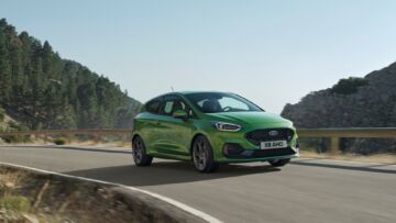 Con lo stop della produzione della Ford Fiesta, nell’estate 2023 è uscita di scena anche la versione sportiva ST: mossa da un brillante tre cilindri turbo da 200 CV e agilissima tra le curve, è una delle “piccole bombe” più apprezzate dagli amanti del genere Con lo stop della produzione della Ford Fiesta, nell’estate 2023 è uscita di scena anche la versione sportiva ST: mossa da un brillante tre cilindri turbo da 200 CV e agilissima tra le curve, è una delle “piccole bombe” più apprezzate dagli amanti del genere